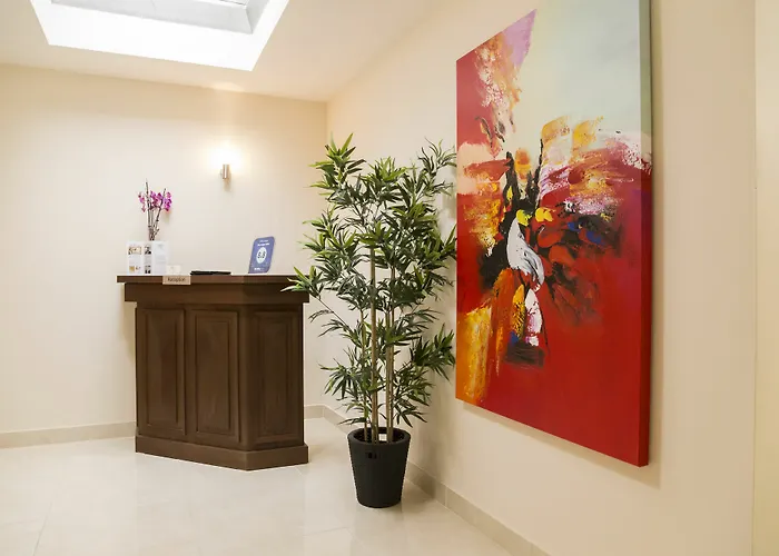 五灯套房公寓 *