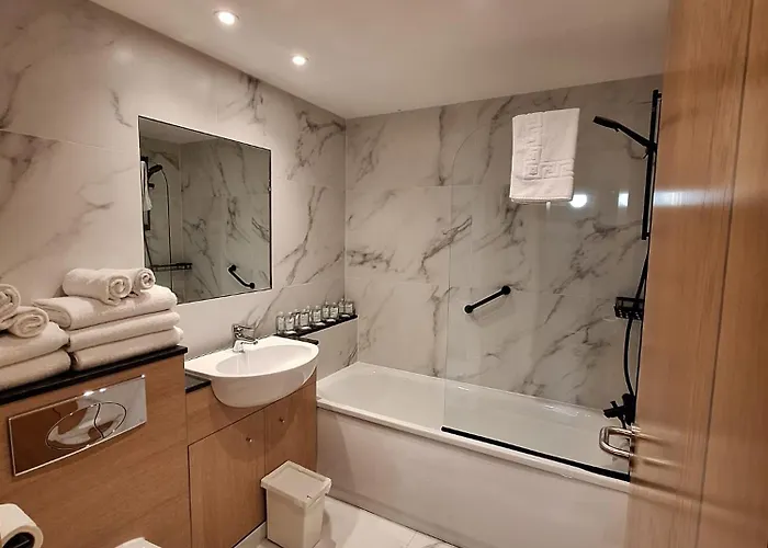 Five Lamps アパート *