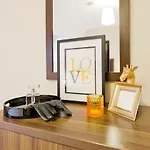 Five Lamps Apartment *